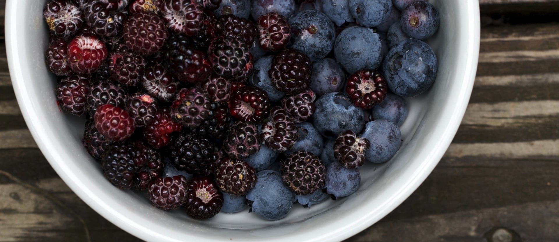 bowl of blueberries and blackberries